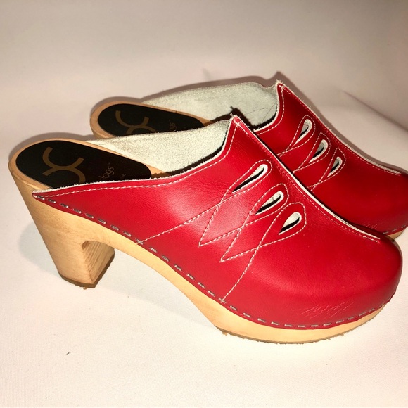 Red Cape Clogs - Picture 6 of 8